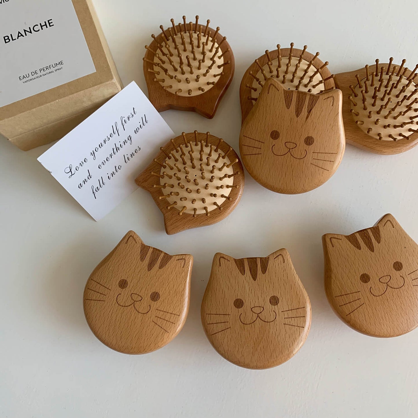 Mini Cat Air Cushion Small Round Comb